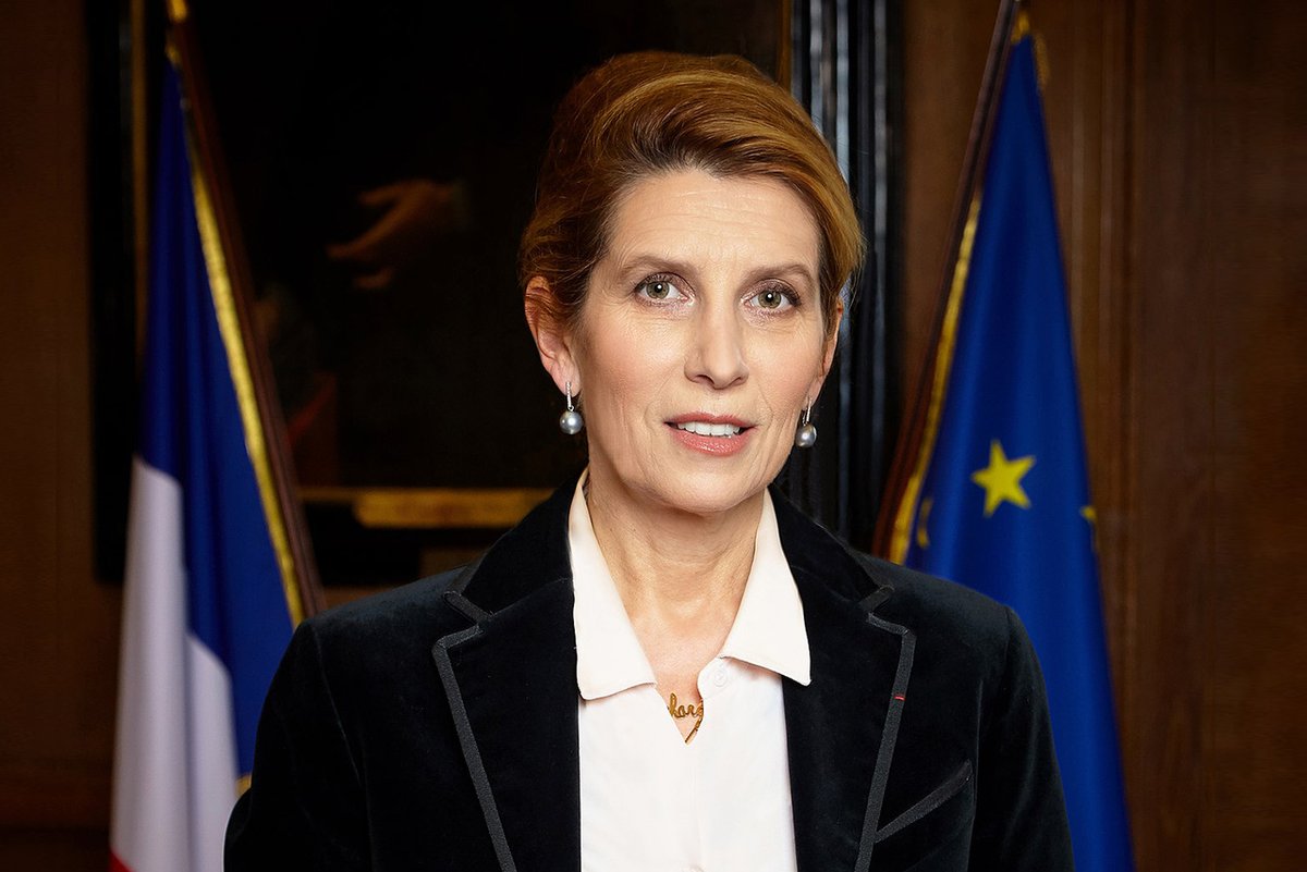 Bienvenue à <a href="/NathalieRoret/">Nathalie Roret</a>  nommée directrice #ENM ce jour en conseil des ministres : c’est la première fois qu’une femme prend la direction de l’École et que son directeur n’est pas un magistrat. 
frama.link/Directrice-ENM