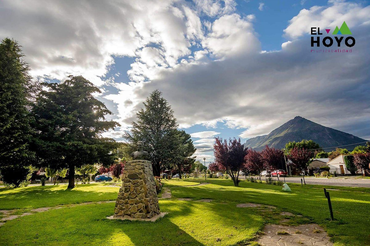 TurismoElHoyo's tweet photo. Hermosa vista desde la Plaza San Martín 😍
.
.
.
#CuidarseEsCuidarnos
#QuedateEnCasa #CuidateParaVolverAViajar #LaNaturalezaTeEspera
.
.
.
#ElHoyo #TurismoElHoyo #CorredorDeLosAndes #ChubutEsTuViaje
#patagoniaargentina #LugaresPorDescubrir
#surargentino #BellezaTerrenal https://t.co/9OfWHZPVN4