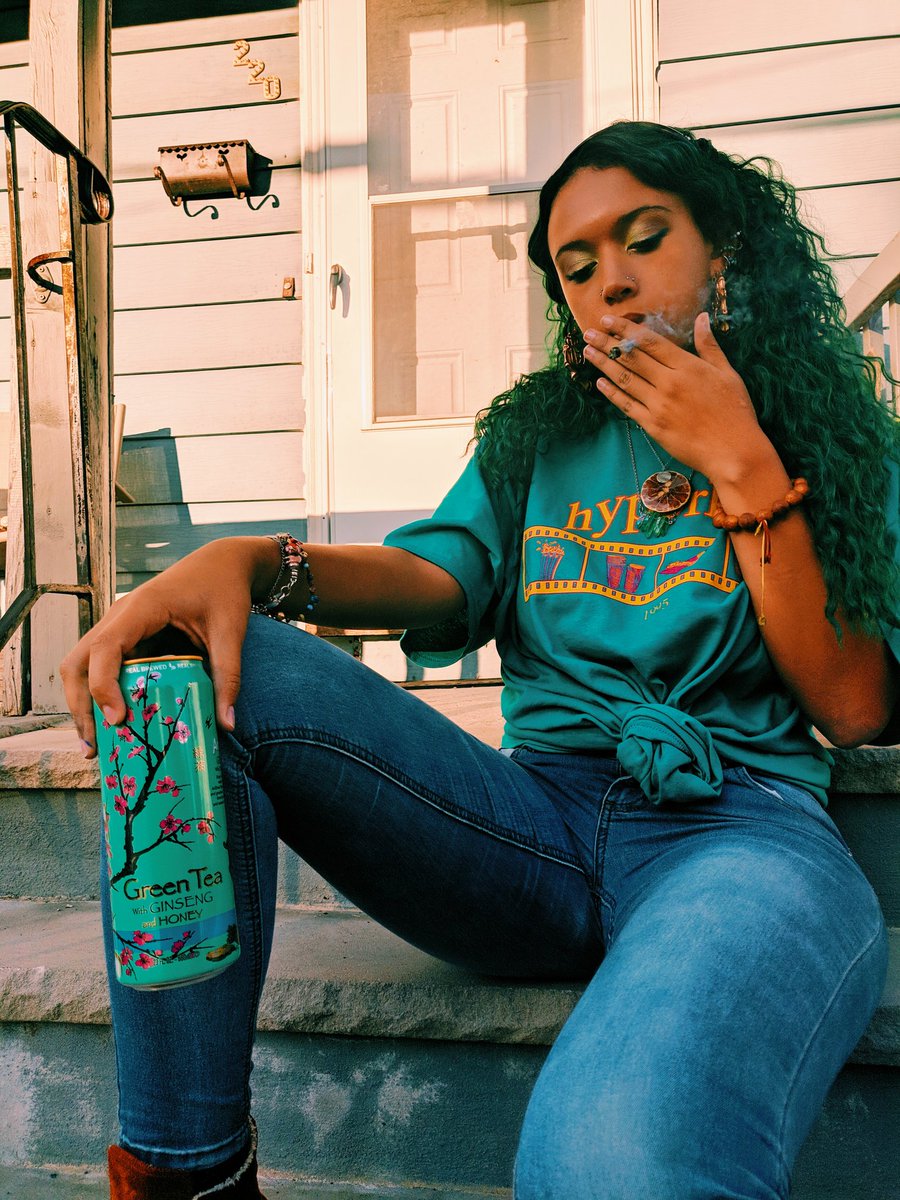 _kohai's tweet photo. Nothing like chillen on an NJ front porch on a Sunny Afternoon, Arizona in one hand, something with attitude rolled up in the other. 💎 Around the way girls around the world are rockin' the new @hyper0kid 'Summit Ave. Movie Theater' Tee &amp; you can too at https://t.co/pqTYiZAZK0 ★ https://t.co/oUkYdlgZbI