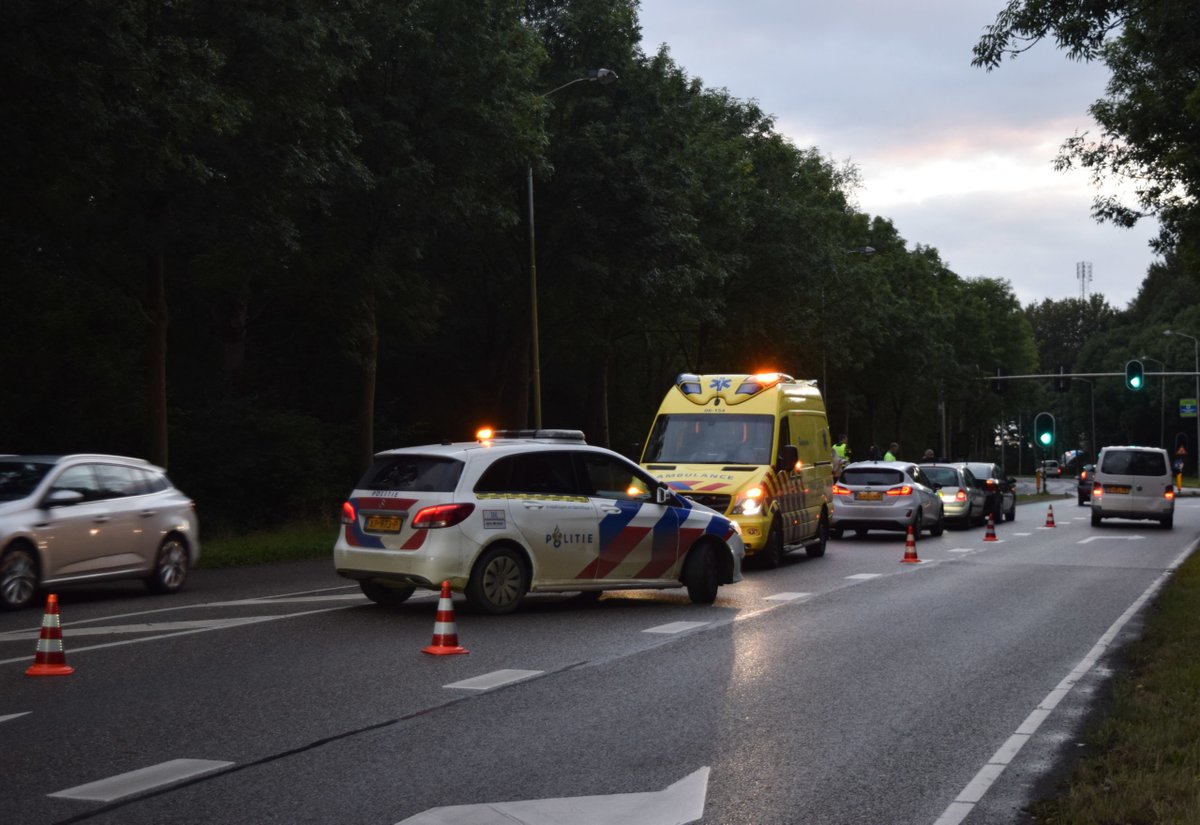 Geen gewonden bij kop- staart aanrijding tussen twee auto's -..