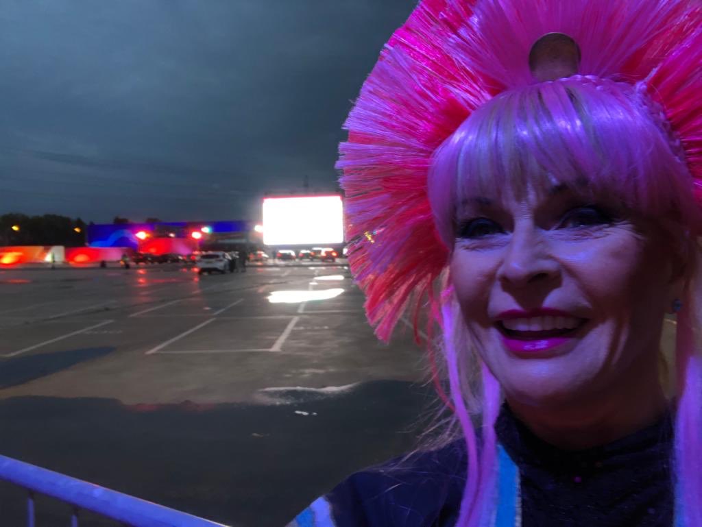 Toyah Willcox on X: Cars arriving . Horns blowing . It's fab xxx @Deezer  #DeezerDriveIn for @AlbumDayUK #NationalAlbumDay #Toyah  t.coqj9qZJCBKw  X