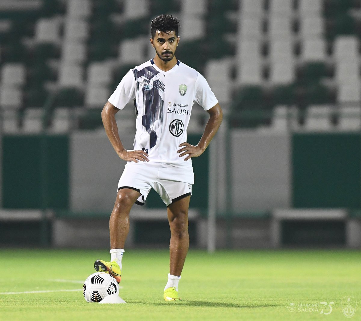 ALAHLI_FC's tweet image. 📸 #الأهلي يواصل تدريباته استعداداً لبدء منافسات الموسم الرياضي الجديد ⚽️💚