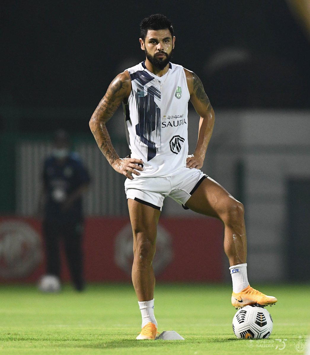 ALAHLI_FC's tweet image. 📸 #الأهلي يواصل تدريباته استعداداً لبدء منافسات الموسم الرياضي الجديد ⚽️💚