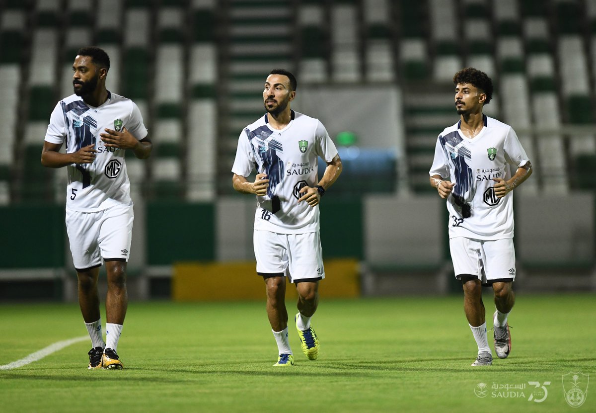 ALAHLI_FC's tweet image. 📸 #الأهلي يواصل تدريباته استعداداً لبدء منافسات الموسم الرياضي الجديد ⚽️💚