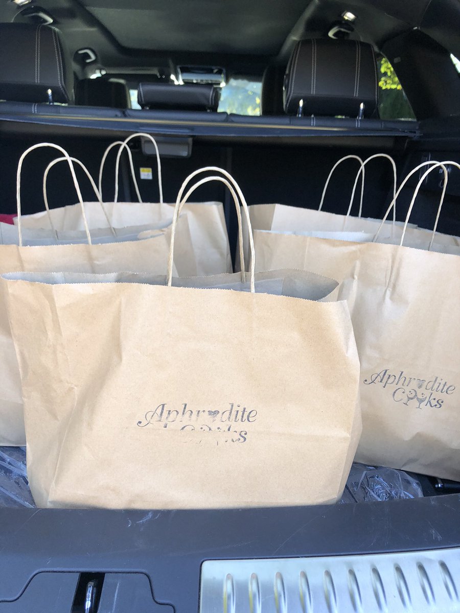 libbyroach1's tweet image. I feel like Santa! Out on delivery 📦 @ClockworkLab cooking class is in session! Can’t wait for tomorrow night @AphroditeCooks 🔥 #TeamClockwork