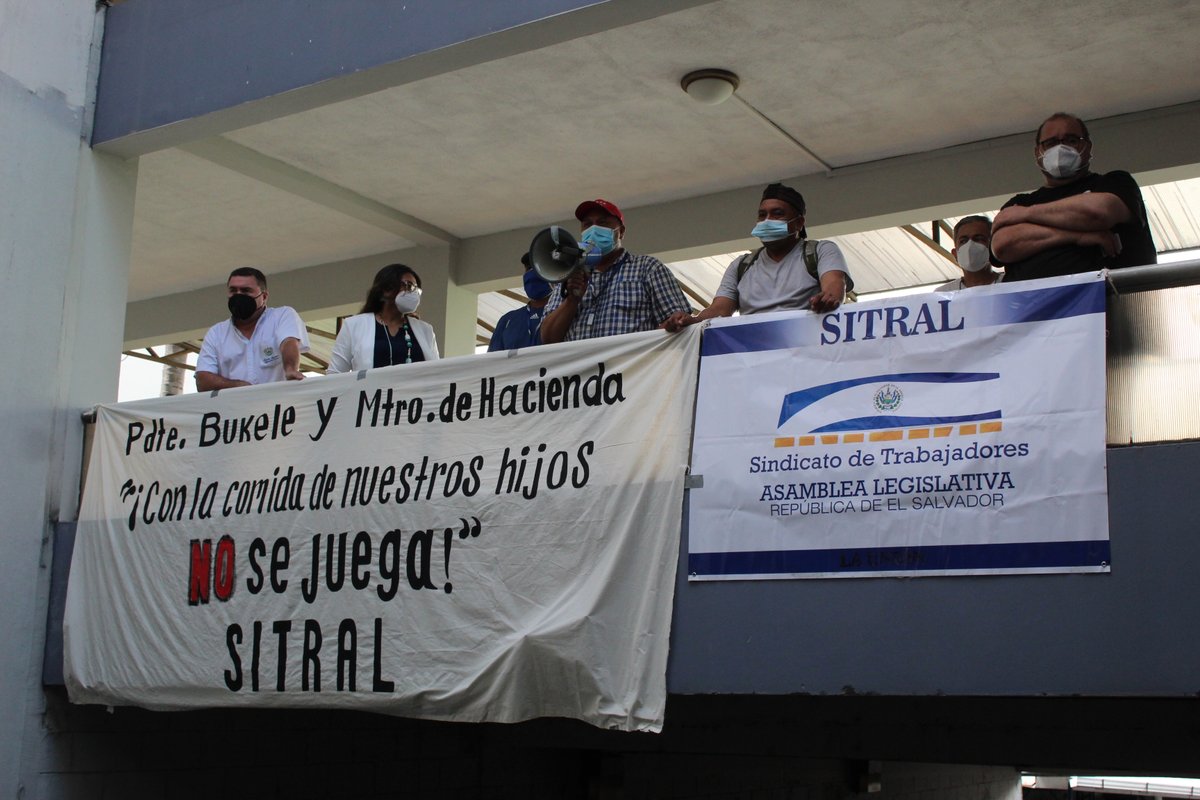 OscarMachon's tweet photo. #AHORA @SITRALOFICIAL ,anuncia que ya depositaron salario pendiente del mes de septiembre a toda @AsambleaSV . "Esto representa un triunfo más de #SITRAL ante la lucha inclaudicable en la defensa de los derechos laborales", citaron en su anuncio en RRSS. 📸: Archivo @ElMundoSV https://t.co/TFUboQgC0v