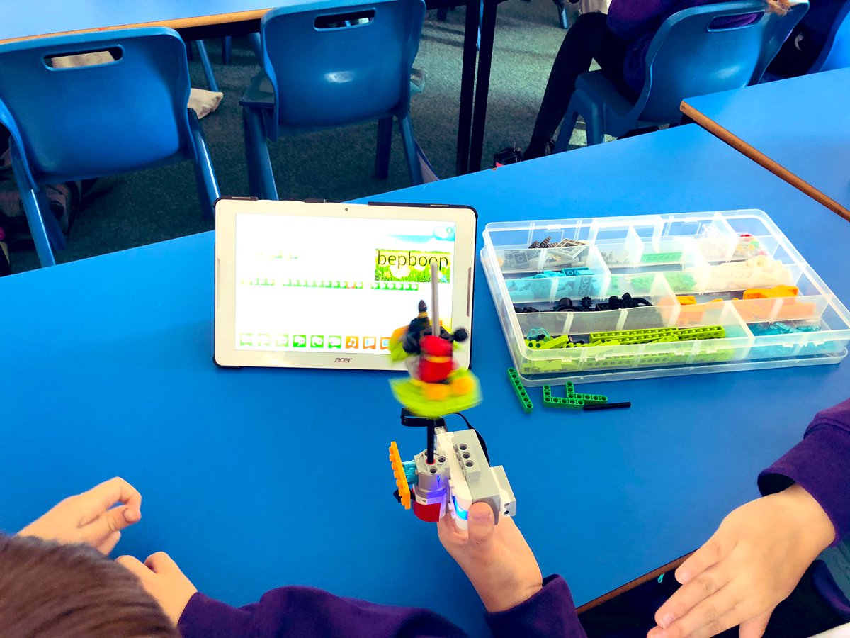 PortfieldSchool's tweet photo. What a brilliant day Y5 Durham and Y6 Imperial have had exploring programming and circuits with Junior Stem! @TKATAcademies @James_Munt @MrStrongHT https://t.co/1Fvnm1APLB