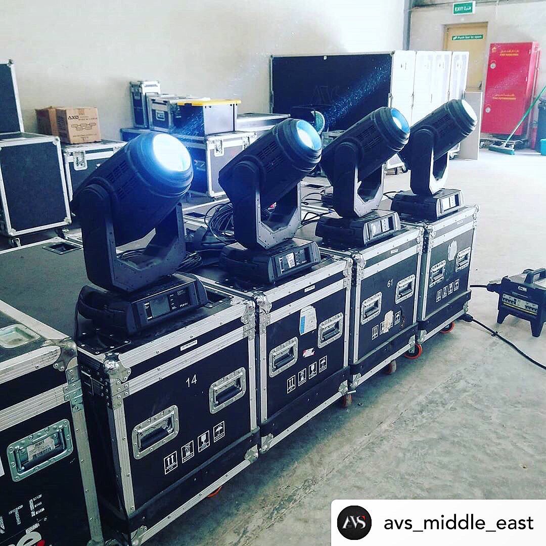 Robelighting's tweet photo. One more #WarehouseWednesday this time from Dubai with AVS Middle East prepping a rig of @Robelighting #Pointe luminaires.

#robelighting #robegear #avsmiddleeast #avsgroup #lightingdesign #lightingtech #techlife https://t.co/UBqnCtYEEZ