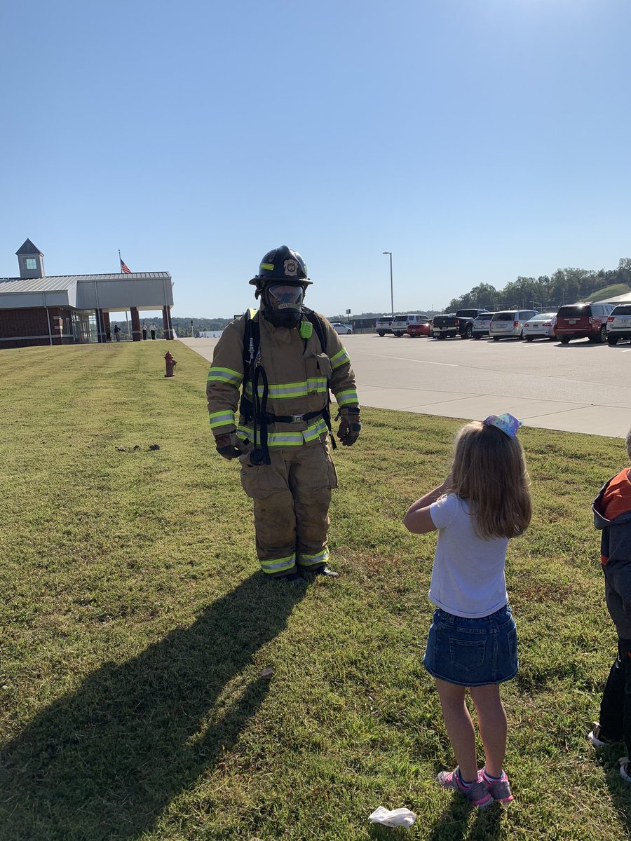 PBKinderMules's tweet photo. Surprise Fire Drill with the Poplar Bluff Fire Department https://t.co/ZcOc5oNV9o