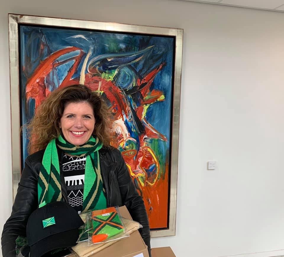 🥳 De winnares van de winactie heeft haar prijs opgehaald!🎁 Veel plezier ermee Esther Kuiperij 🎉 Niet gewonnen?👇🏻

📲Volg ons op social media om nieuwe winacties in de gaten te houden of bestel jouw Achterhoekse producten via trotsopdeachterhoek.nl

#achterhoek