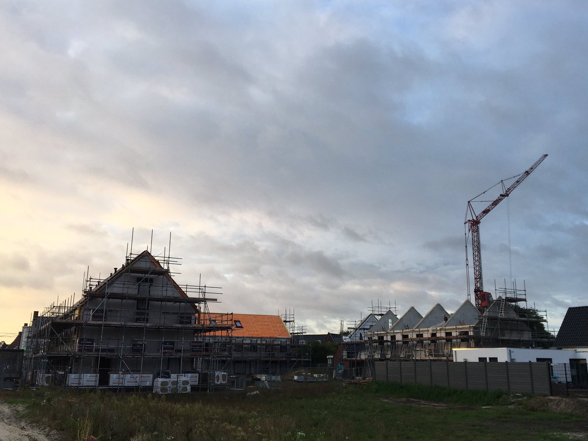 bouwmij's tweet photo. @BouwmijJanssen cluster 4 1ste fase 26 won nadert z’n einde. Fase 2 gestart met metselwerk, afbouw en laatste daken dicht gelegd. https://t.co/pl4Anki6I9