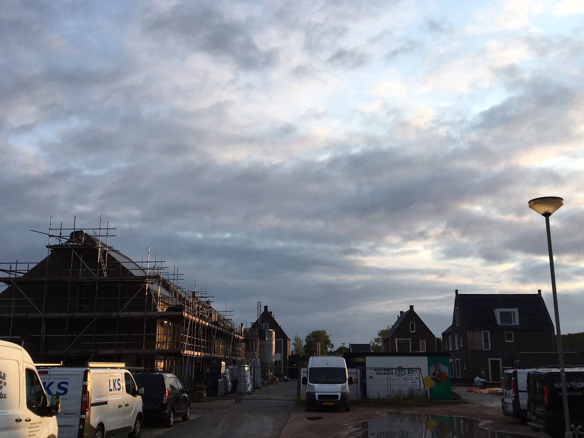 bouwmij's tweet photo. @BouwmijJanssen cluster 4 1ste fase 26 won nadert z’n einde. Fase 2 gestart met metselwerk, afbouw en laatste daken dicht gelegd. https://t.co/pl4Anki6I9