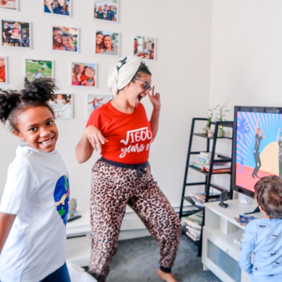 GoNoodle's tweet photo. Gracias to everyone who entered our #VamosBailar contest! We loved seeing you cantando y bailando to your fav #VamosGoNoodle videos! We will direct message winners throughout the next week, so keep on eye on your DMs and stay tuned for more GoNoodle fun and #GoodEnergy! https://t.co/1XvJ2h21iX