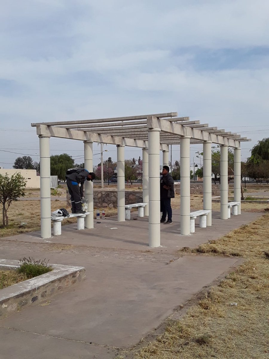 municipalidadlr's tweet photo. La secretaría de Obras Públicas realizó refacciones y mantenimiento en la plaza Ramón Yacante, de la zona sur. https://t.co/MgaCVSC5f4