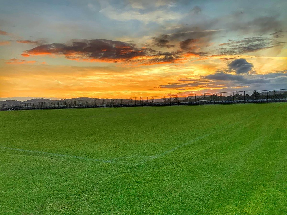 CoachBA57's tweet photo. 0️⃣7️⃣1️⃣0️⃣2️⃣0️⃣... training session ⚽️🌤 #CentreDEntrainement #BA128 #GroupeEspoirs #FCMetz #Formation #U17 #U16 #G2004 #G2005 https://t.co/GxQvsDQ7HP