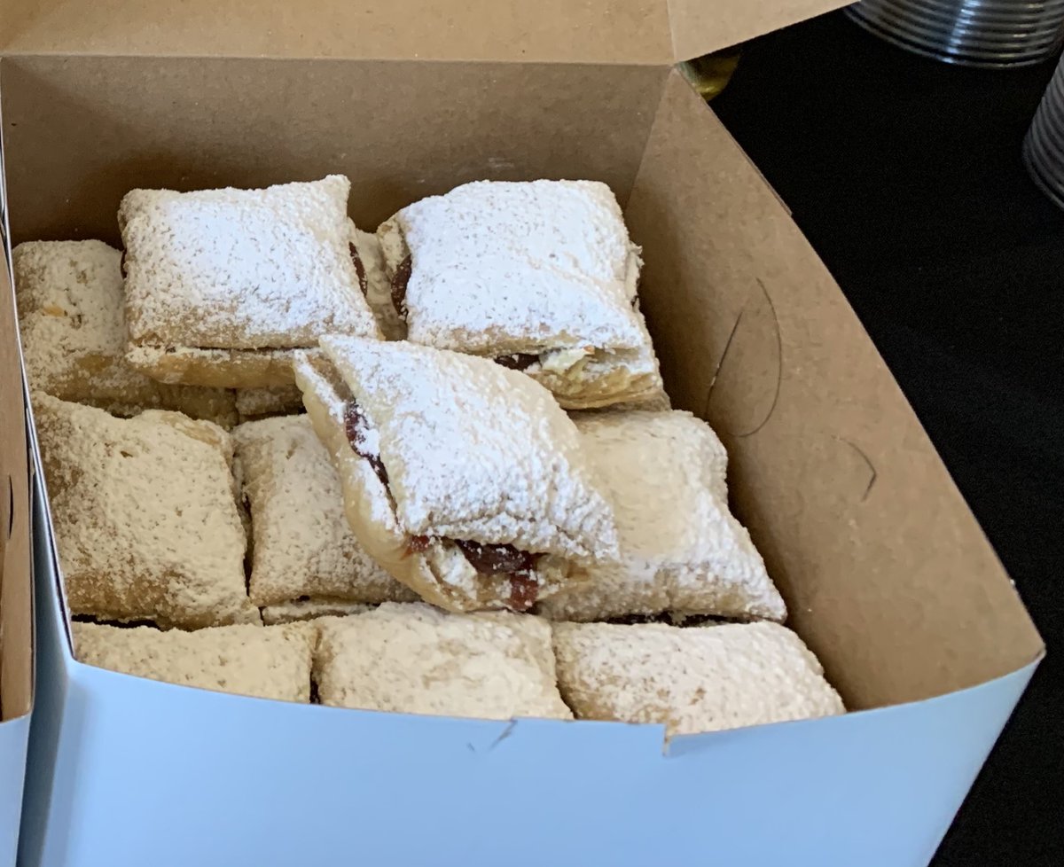 Next on the list are PASTELILLITOS DE GUAYABA. These are pretty much clouds of pastry with a delicious creamy guayaba center. Also, guayaba is the best!