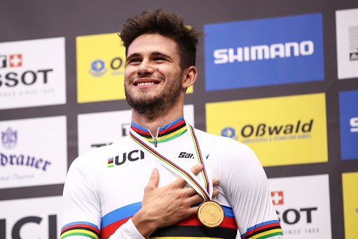 non è che sto ragazzone è  
se non Anquetil o Indurain,il nuovo Ercole Baldini?
oggi alGiro d'Italia ha fatto una roba d'altri tempi
Filippo Ganna,campione mond.crono strada,campione mond.inseguimento pista,Parigi Roubaix under23,maglia rosa,vince oggi solitario tappa di montagna