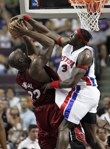 2002: Ben Wallace (1)Actual DPOY: WallaceDWS, DWS/48, DBPM, DRtg, BLK%Wallace: 7.2 (1st), .118, 3.3 (1st), 92.9 (1st), 6.7 (1st)Duncan: 7.1 (2nd), .102, 2.2 (T-5), 95.7 (3rd)DRtg:99.7 (2nd) Spurs102.4 (8th) Pistons104.5 NBA aveOther:D RobMourningKiddMutomboDivac