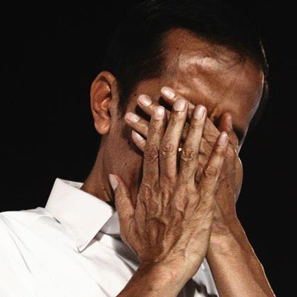 Kenapa malah kabur pak, katanya rindu di demo mahasiswa. Kami datang untuk menyuarakan suara sumbang masyarakat pak. Seperti bapak dulu saat masih jadi pekerja meubel. #JokowiKabur