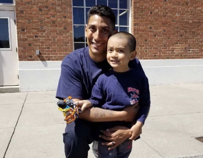melissacolorado's tweet photo. “Oh no! He was so nice! He always had a smile on his face.” That was the reaction from this deli worker when I shared the news that @SFFFLocal798 firefighter & Station 3 paramedic #JasonCortez passed away unexpectedly. The deli is just steps away from Station 3. @nbcbayarea https://t.co/17rcVuNZhJ