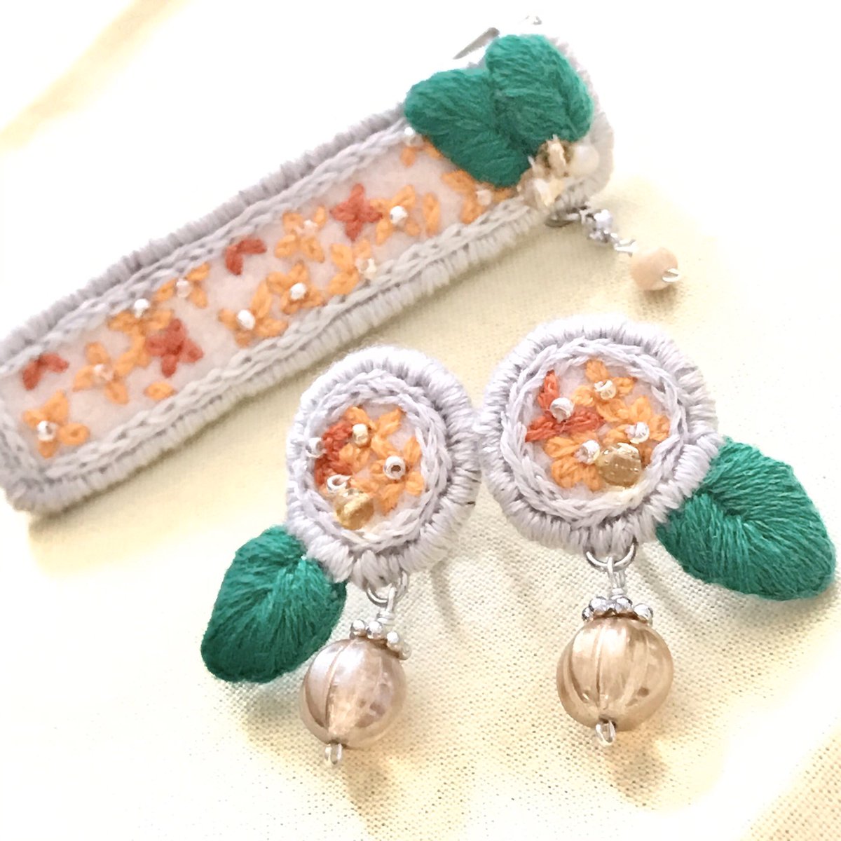 あとりえ ら ぺーる 秋を感じる作品が見たい 秋が深まると刺繍糸のお色も深まりますね 今年も大人可愛い秋冬作品デザインしていきたいです W ビーズ刺繍 立体刺繍 紫陽花 秋アクセ 金木犀 カフェハート バレッタ T Co あとりえ ら ぺーる 秋を感じる作品が見たい 秋が深まると刺繍糸のお色も深まりますね 今年も大人可愛い秋冬作品デザインしていきたいです W ビーズ刺繍 立体刺繍 紫陽花 秋アクセ 金木犀 カフェハート バレッタ T Co