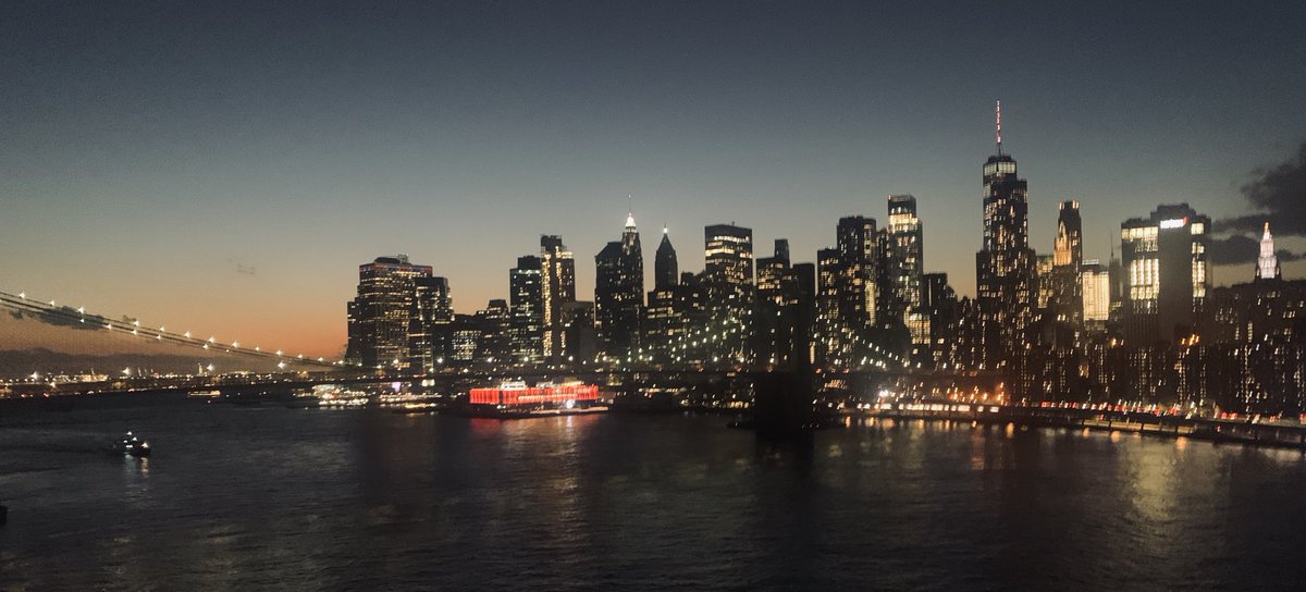 BWilliLiou's tweet photo. Iβve taken this view at #runrise - and from the other side. Now here it is at #runset #NYC https://t.co/EormbLm0YB