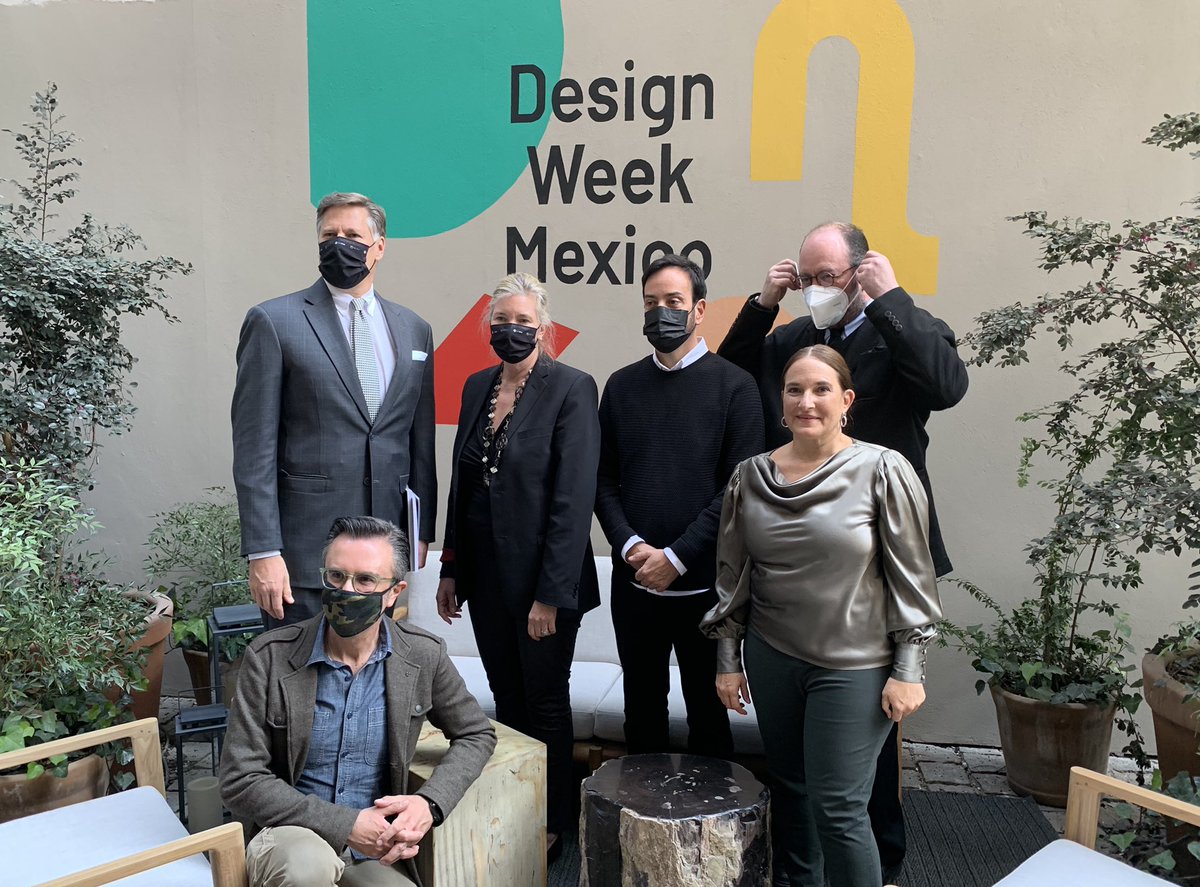 Hoy <a href="/USAmbMex/">Embajador Ronald Johnson</a> y @arteyculturags visitaron nuestra #DesignHouse 2020 🇺🇸 USA País invitado #DWM20 gracias por acompañarnos en la inauguración de Design Week Mexico.