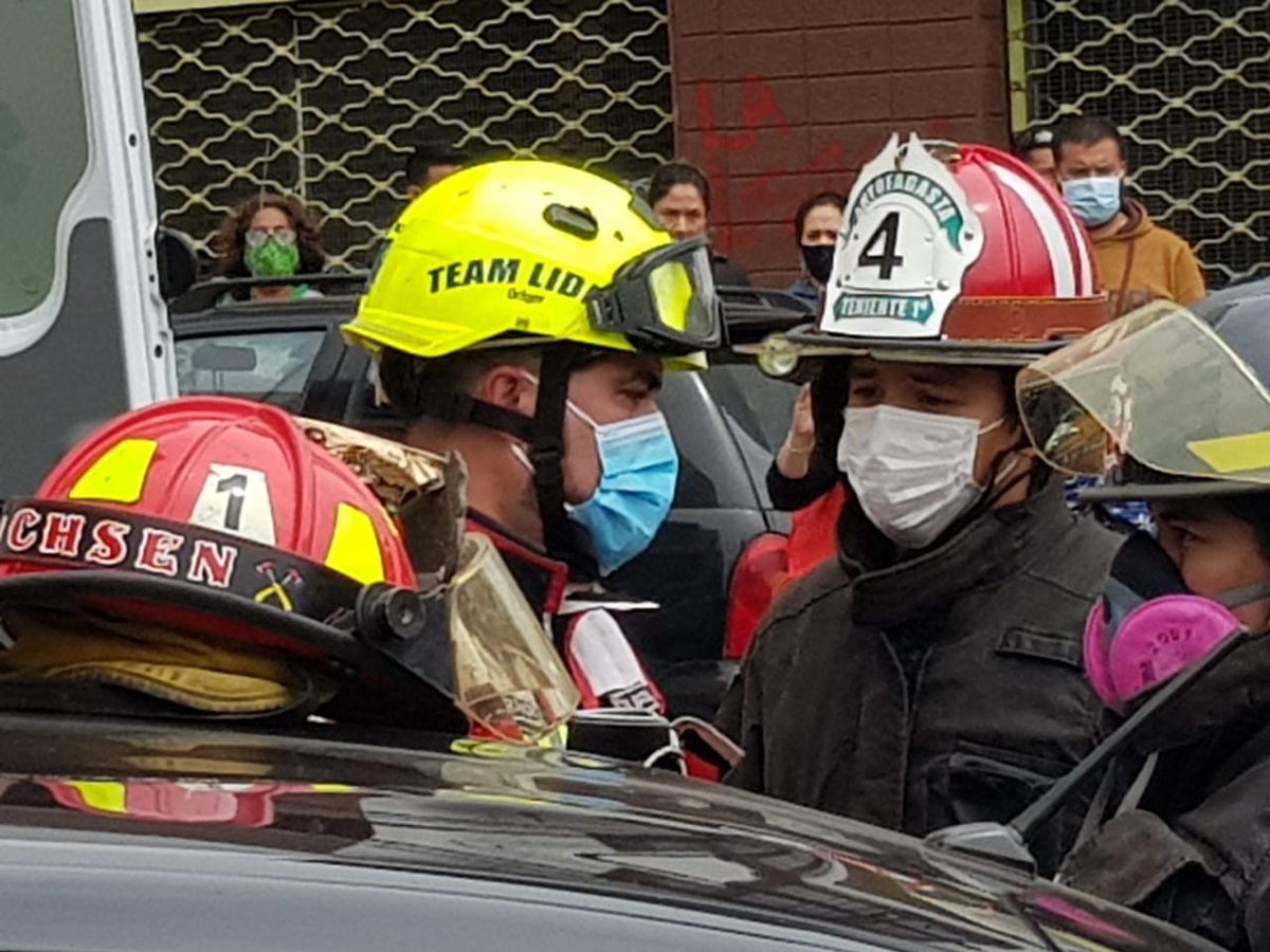 🚨IMAGENES🚨 Colision de 2 vehículos menores en calle Maipú con 14 de Febrero. Trabajo de <a href="/Bomba_Antof/">Bomba Antofagasta</a> con apoyo de <a href="/BombaPrat/">Bomba Arturo Prat</a>.