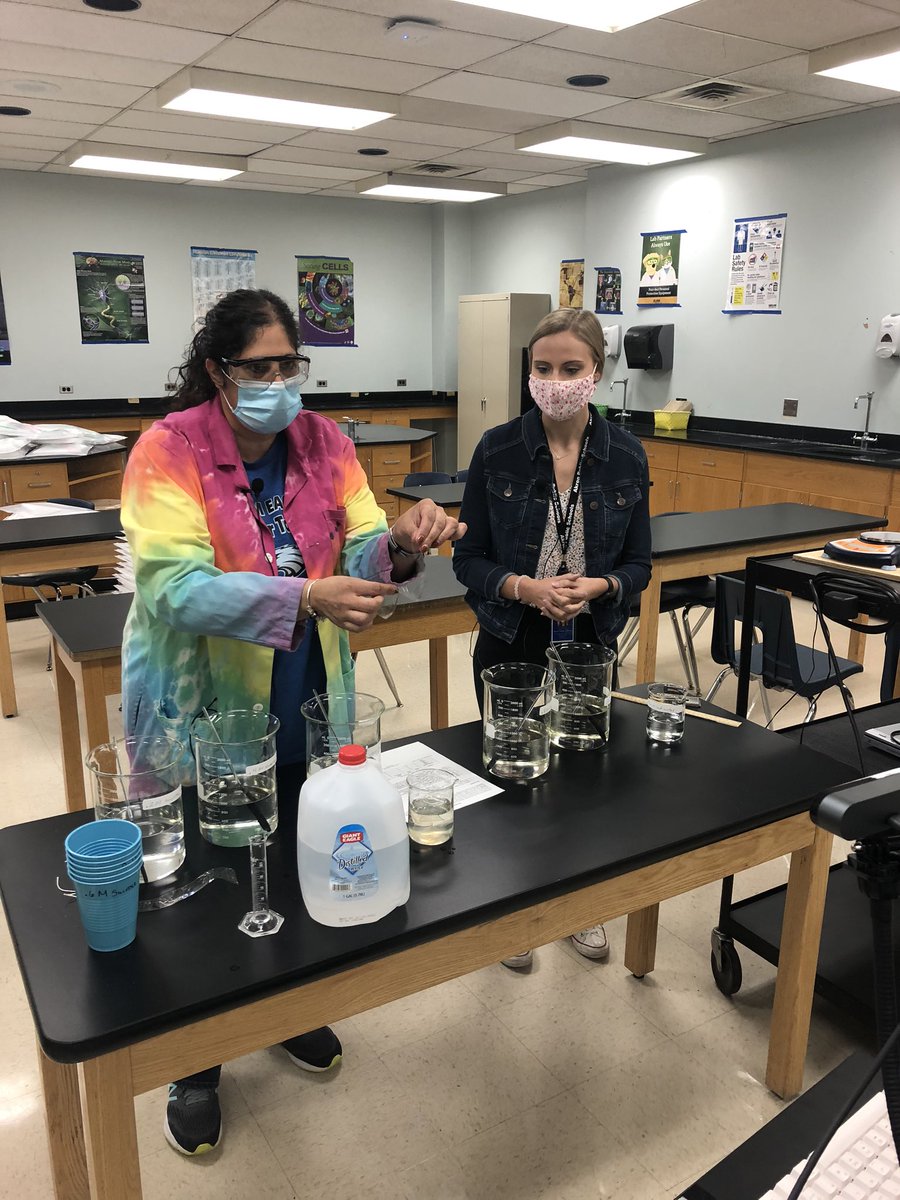 STEMHS_IdeaLab's tweet image. Filming our next lab for distance learning. Osmosis is cool Coach Binkley!