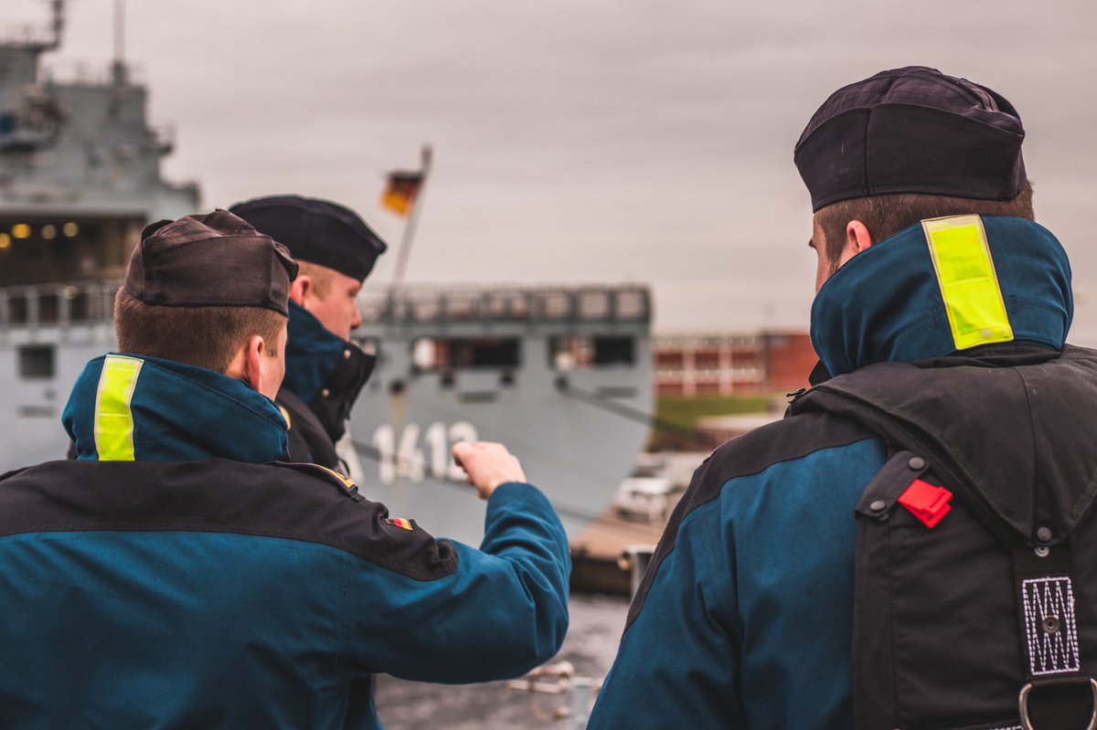 F125CHARLIE's tweet photo. Alle auf Gefechtsstation! F125 Besatzung ALPHA befindet sich auf der Fregatte NORDRHEIN-WESTFALEN in der finalen Phase der Einsatzausbildung. Wir wünschen der Besatzung morgen viel Erfolg und eine gute Heimreise! 

#wirsindmarine #f125charlie #socialmediadevision #navy https://t.co/jsLpT0eiJm