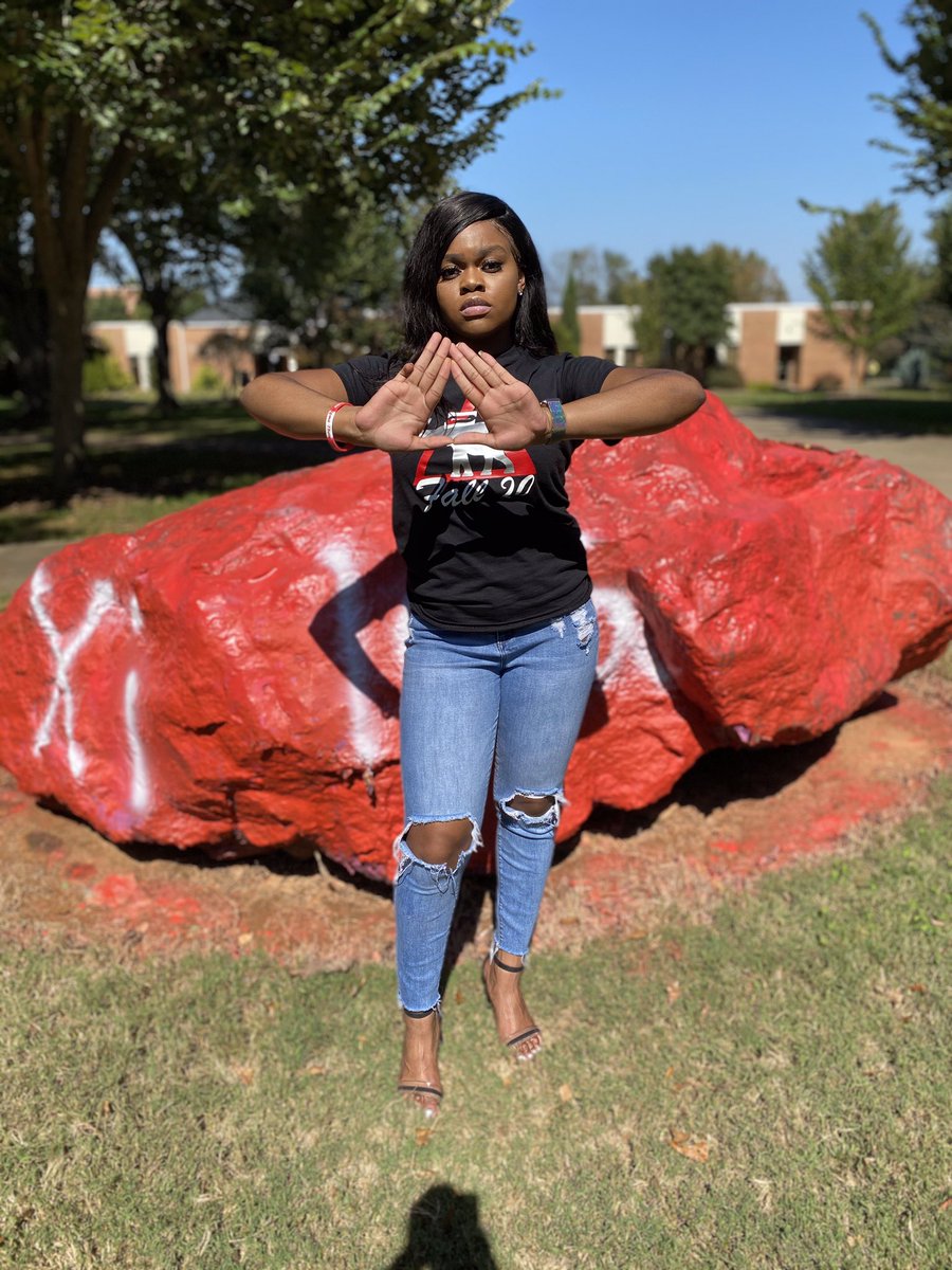 K2slick's tweet photo. Through sacrifice comes a great cost but determination got me to the end of this race I am now a Delta Woman🐘🔥

Allow me to reintroduce myself as prominent R.E.D🐥❤️

#Fall20 #THIRTEEN #ΞΙ #AOML #DST1913 #pyramids #deltasigmatheta #theREDZ #dst #uscu #sisterhood #blm https://t.co/Euu0LAkjwL