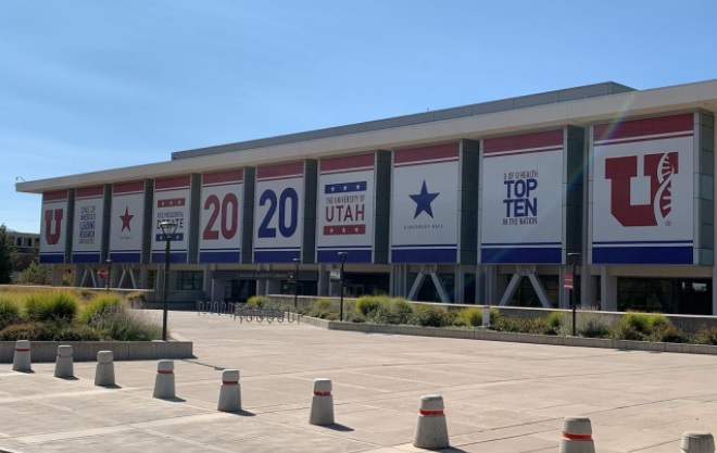 CDownsC2's tweet image. Finally, something that we can ALL agree on... Check out our handiwork during the VP Debates tonight!#C2Imaging #FusionImaging #VPDebate #Graphics #UniversityofUtah #Communications #ScrewYouCovid conta.cc/2GI2J04