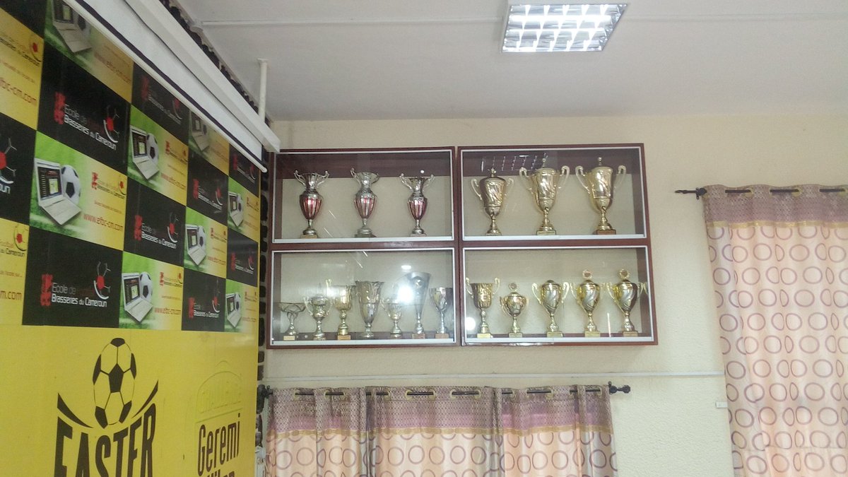 SergeBonny4's tweet photo. Cet après midi j'étais a l'école de football des brasseries du Cameroun, un bon vent souffle de ce côté après le confinement.
#EFBC #football #Cameroun #StopCOVID19 #LDprod #LDM https://t.co/r5KRZLfdLD