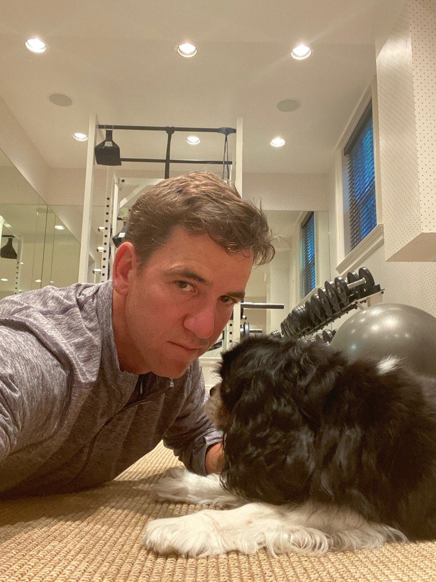 EliManning's tweet photo. Like clockwork https://t.co/ThB1tXnkKr