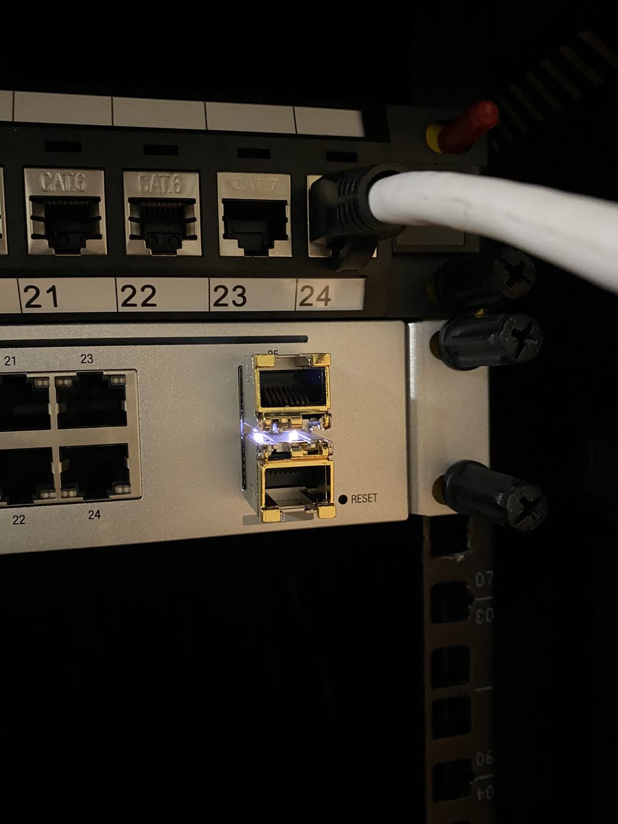 And we’re live! 10Gb SFP+ transceivers up and running fine: