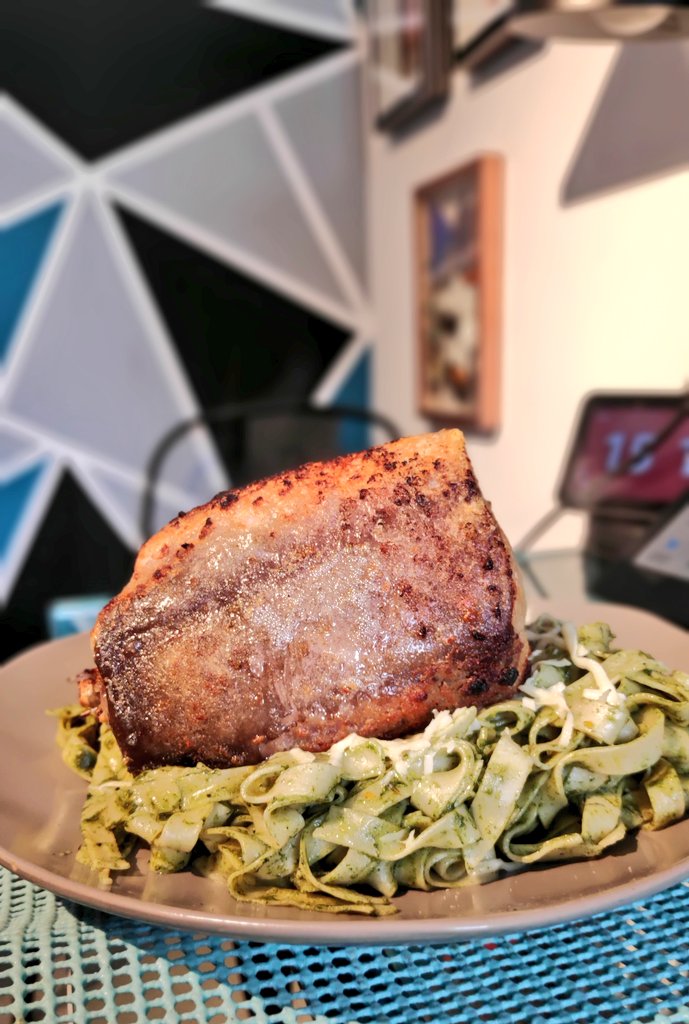 Calamardo_Pe's tweet photo. Pescado frito en la Airfryer con tallarines al pesto... ¿Ya me puedo casar? https://t.co/a3o8C0FDCv