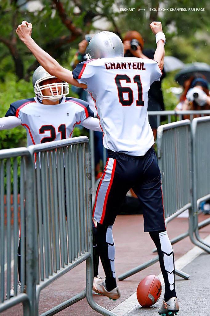 loeyfeed's tweet photo. so hot #찬열 https://t.co/650aZZsiI0