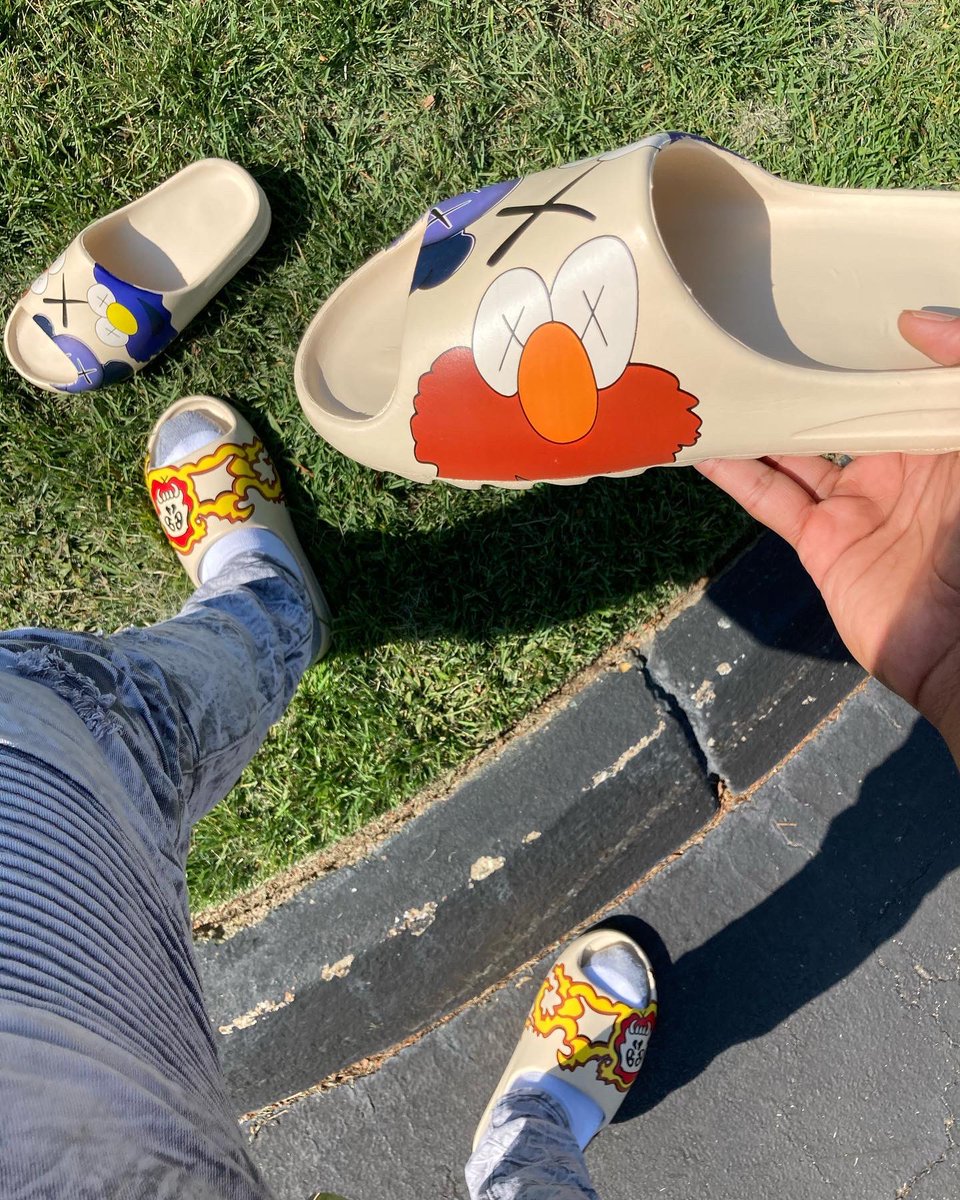 GorillaSavage1's tweet photo. NEW Slides coming soon 🙈, you ready?
•
•
#slides #gorilla #savage #headup #chestout #going100 #fashion #smallbusiness #streetwear #streetfashion https://t.co/C97JabZXlR