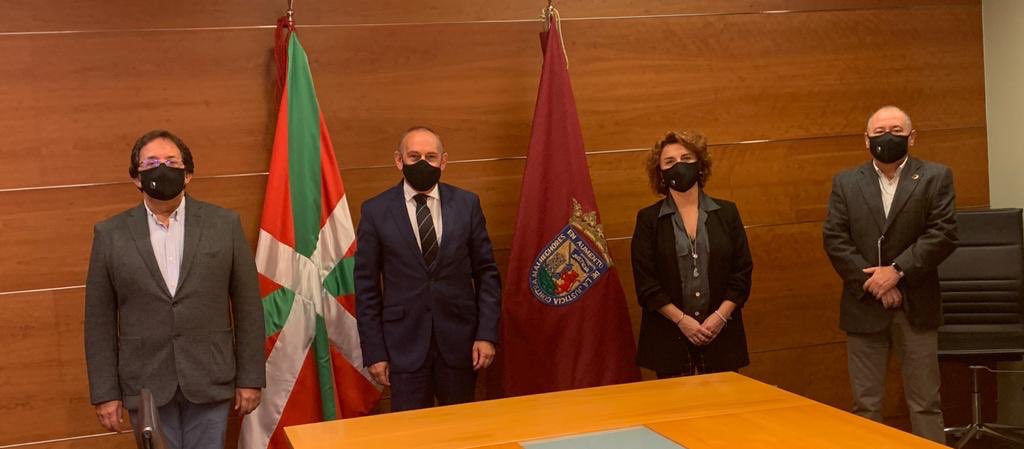 Hoy, representando al Movimiento Cooperativo de Euskadi, hemos estado con el Diputado General de Álava. 
Importante sintonía a la hora de diagnosticar los retos empresariales, sociales y sanitarios de Álava, así como sus soluciones.
¡Seguiremos hablando!