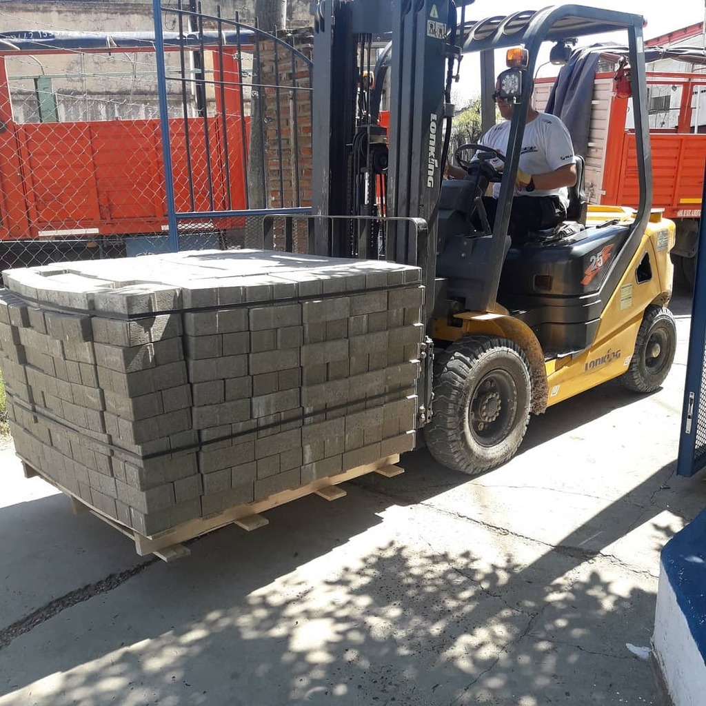 CUANDO ABONAS TU CUOTA, COMPRAS UN BONO CONTRIBUCIÓN O NUESTROS FAMOSOS POLLOS DOMINGUEROS.......ESTAS AYUDANDO A HACER MÁS GRANDE AL SUREÑO DEL PUERTO VIEJO 💪👏💙💙

DESCARGA DE ADOQUINES PARA EL NUEVO PLAYON FRONTAL Y ACCESO AL CLUB 😊😰👌

PARQUE SUR....TU CLUB, TU BARRIO