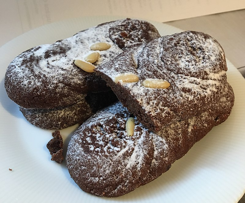 The 'pan dei morti' (bread of the dead) is a traditional sweet bread from Lombardy, gifted to the soul of the dead visiting our houses. It's made with cocoa and spices, filled with candied fruit and almonds. 2/?