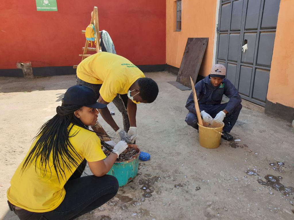 steffi_maingi's tweet image. #EBAFOSA #InnovativeVolunteerism retooling #youth skills in converting waste t fuel #briquettes t substitute charcoal &amp;amp; firewood use. We are experimenting with different types of biomass towards perfecting smokeless briquettes @ebagropamoja @RichardMunang