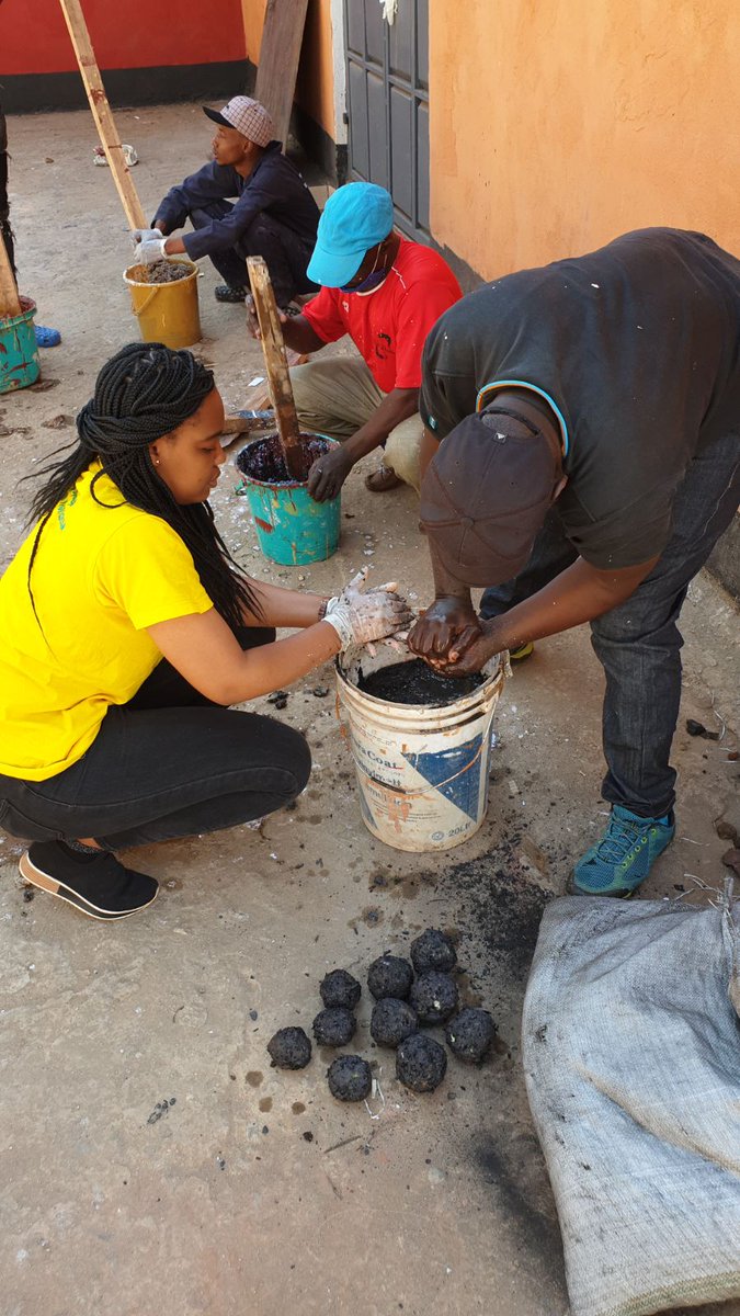 steffi_maingi's tweet image. #EBAFOSA #InnovativeVolunteerism retooling #youth skills in converting waste t fuel #briquettes t substitute charcoal &amp;amp; firewood use. We are experimenting with different types of biomass towards perfecting smokeless briquettes @ebagropamoja @RichardMunang