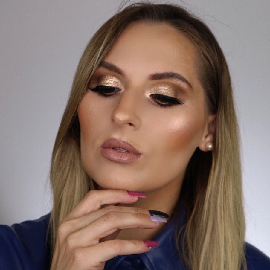 DorisKustro's tweet photo. @MorpheBrushes @evestyle82 Mee 😊 https://t.co/yUIqWqGExW https://t.co/WaLlvokQ9C