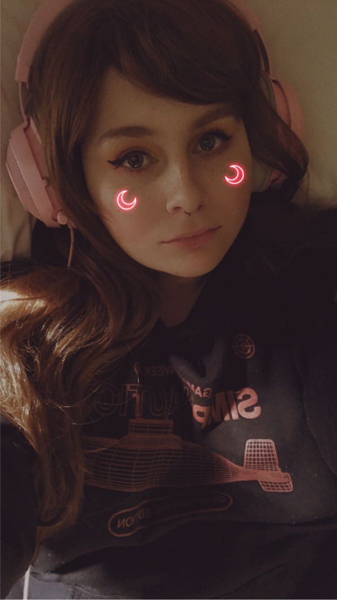 i rly don’t know how to caption selfies but a bitch be looking cute. so.