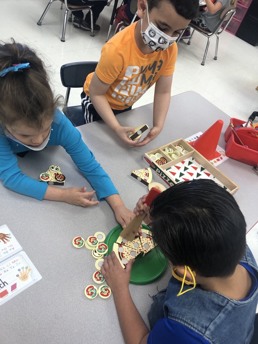 carroyoSLP's tweet image. Did someone say pizza? #cooperativelearning #expressivelanguage ⁦@Miss_Smith135⁩ ⁦@dolphins_center⁩