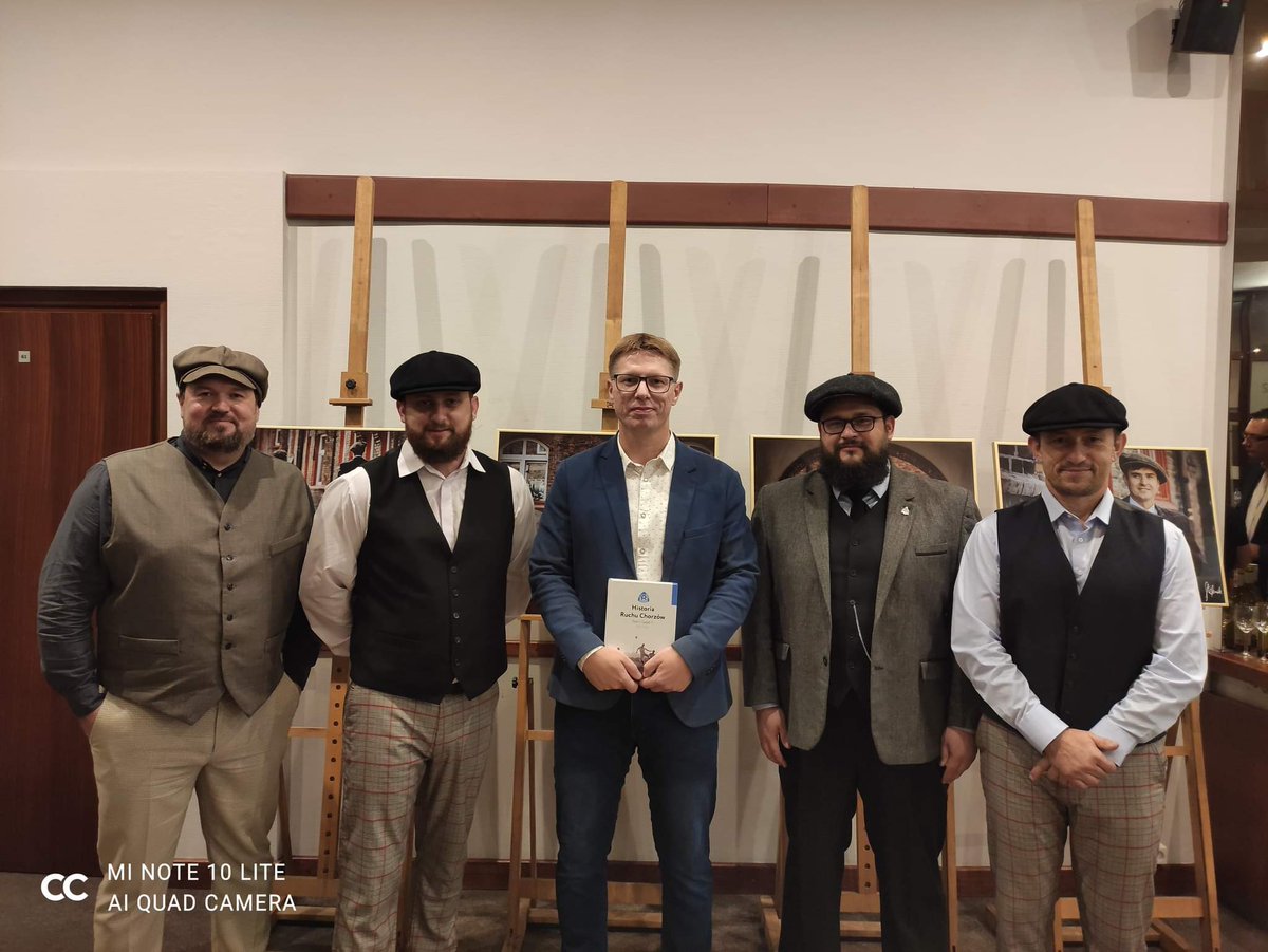 d_beger's tweet photo. Bardzo udany wieczór w #chck z okazji premiery książki #HistoriaRuchuChorzów, tom 1 cz. 1, do której materiał został znaleziony w @Miasto_SW :) 
@ruchchorzow1920 @WielkiRuch  @grzegorzjo @KibiceRazemRCh https://t.co/YLTvE6Yrre