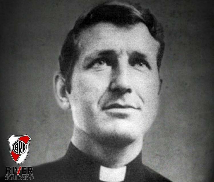 A 90 años de su nacimiento recordamos al siempre necesario Padre Carlos Mugica, que luchó siempre por y para los más postergados.
¡Tu obra y tu ejemplo son eternos!
