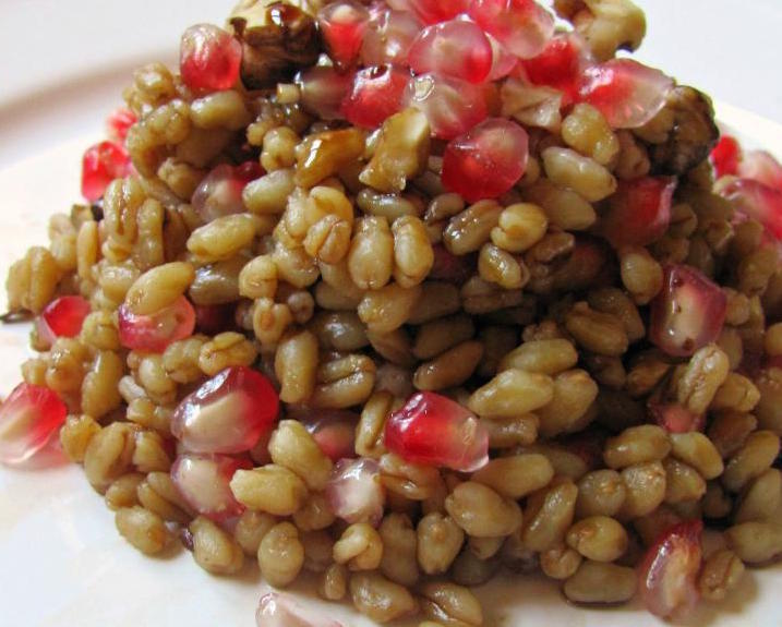 The 'colva' (or wheat of the dead) is a traditional sweet from Apulia, which reminds of Orthodox tradition (wheat, according to Orthodox christianity, is in fact connected with dead and resurrection). It's wheat sweetened with cinnamon, wine and pomegranade seeds 6/?