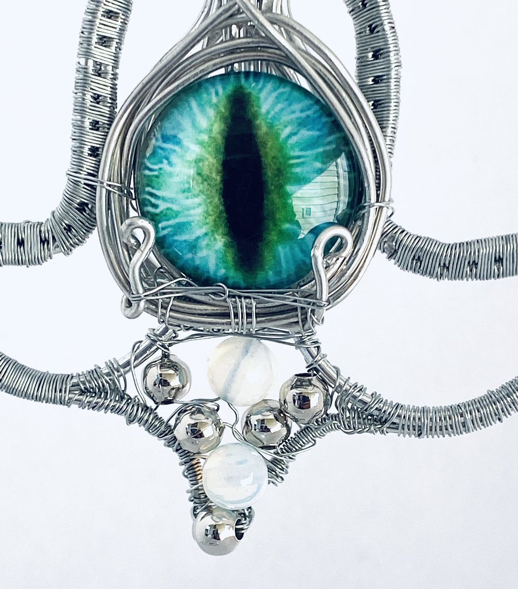 EldwenneJ's tweet photo. So this morning we had Soul Fire. Now we have Soul Ice! One of a kind design that comes with FREE MOONSTONE EARRINGS if bought now through the 9th! Available at https://t.co/uRQG4O8IMN
#ShopVendroo #DoYouRoo #RooTober https://t.co/PxKlDLYayI